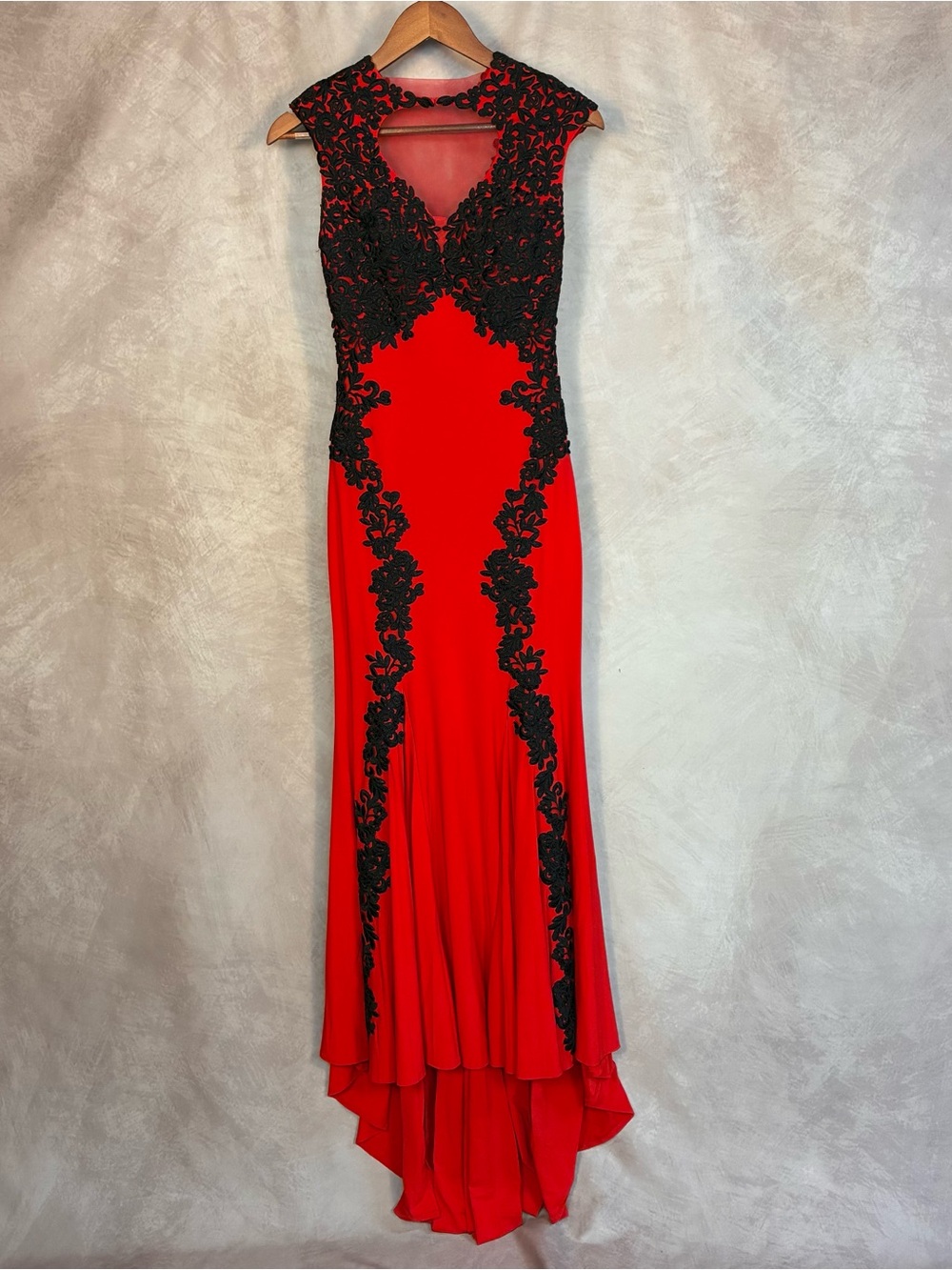Betsy & Adam Red Black Lace Appliqué Mermaid Gown High-Low Formal Ballroom Sz 0